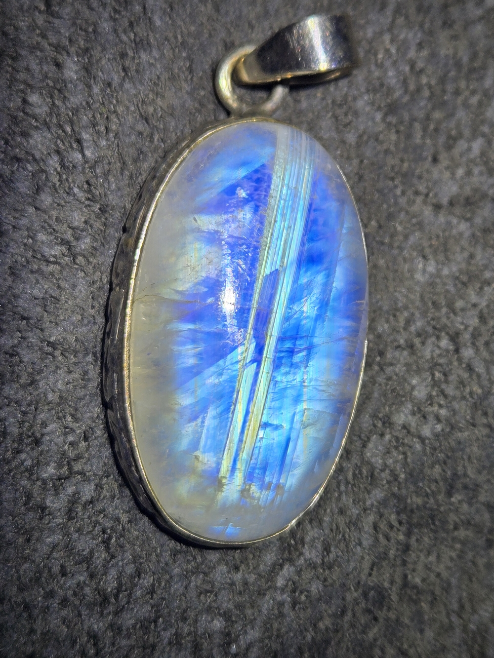 Blue Sheen Rainbow Moonstone Oval Pendant - Unbranded